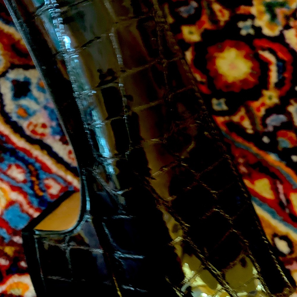 Flat snakeskin shoe